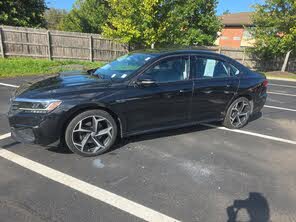 Volkswagen Passat 2.0T R-Line FWD