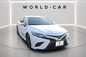 Toyota Camry SE FWD