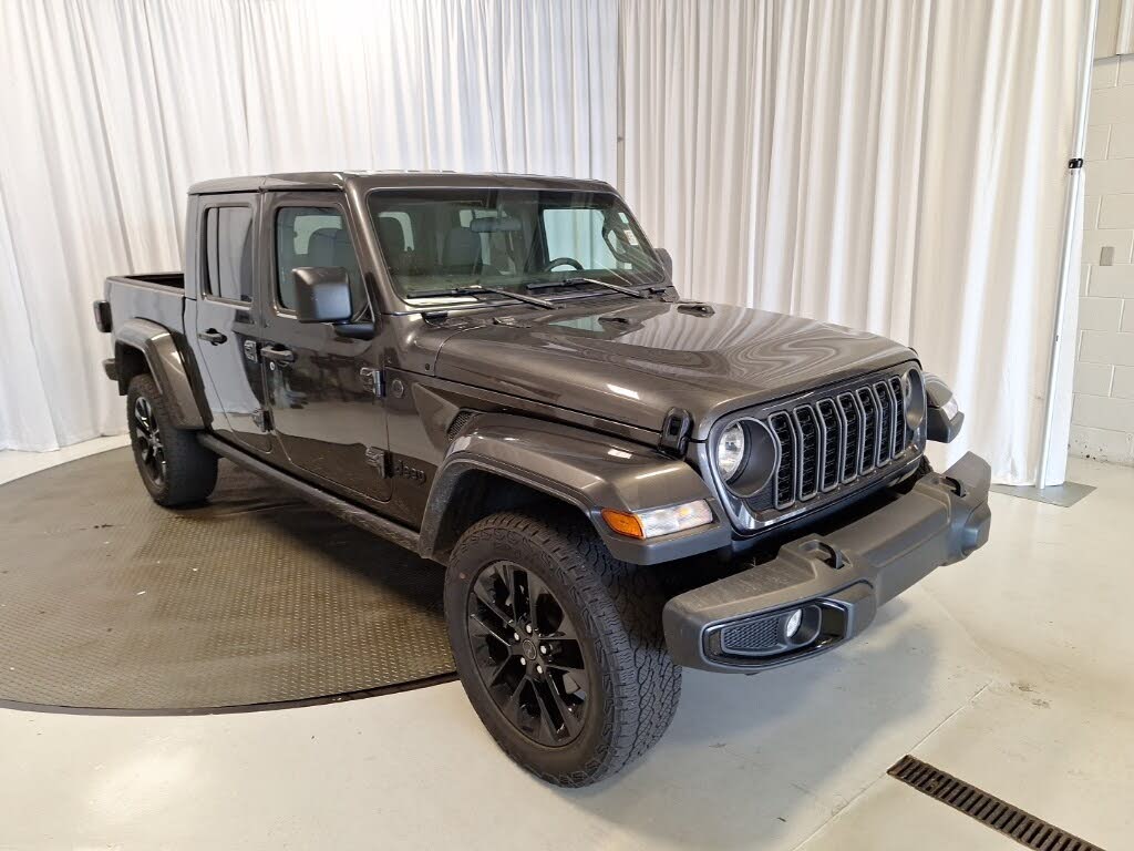 2024 Jeep Gladiator NightHawk Crew Cab 4WD