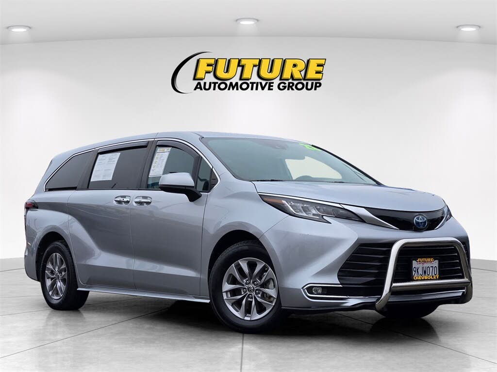 2022 Toyota Sienna XLE 7-Passenger FWD