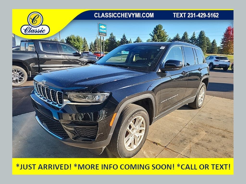 2023 Jeep Grand Cherokee Laredo 4WD
