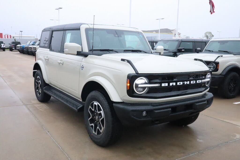 2025 Ford Bronco Outer Banks 4-Door 4WD