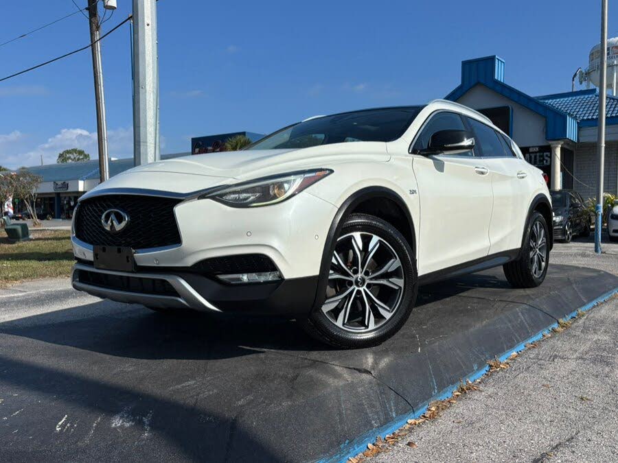 2018 INFINITI QX30 Premium AWD