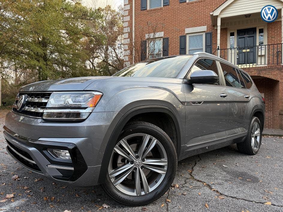 2019 Volkswagen Atlas SE FWD with Technology R-Line