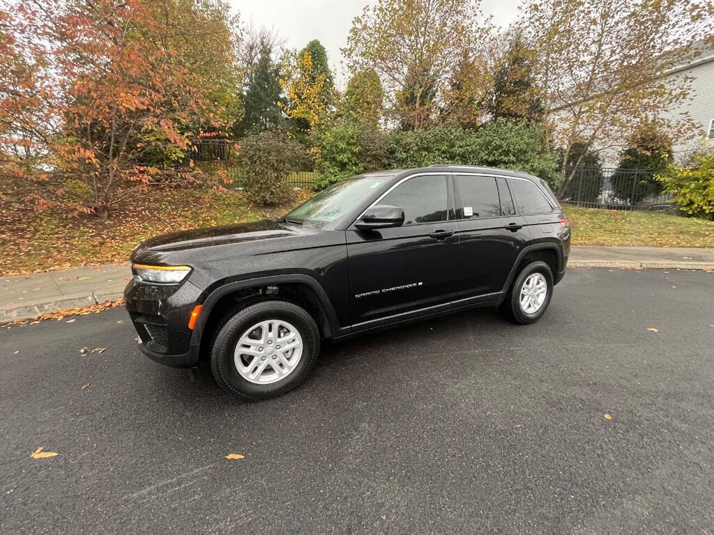 2022 Jeep Grand Cherokee Laredo 4WD