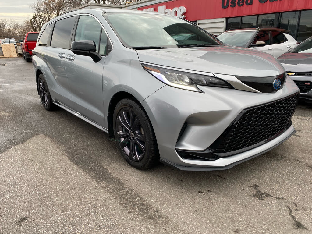 2022 Toyota Sienna XSE 7-Passenger FWD