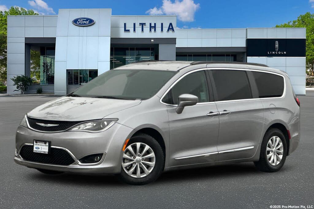 2017 Chrysler Pacifica Touring L FWD