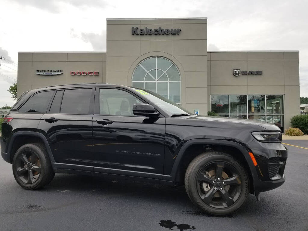 2022 Jeep Grand Cherokee Altitude 4WD