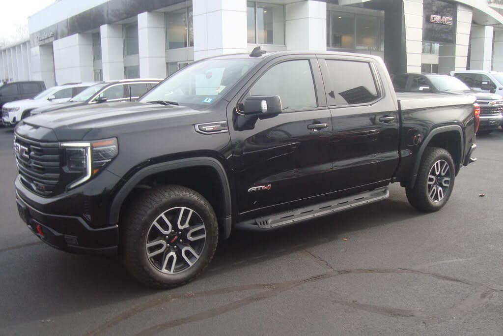 2025 GMC Sierra 1500 AT4 Crew Cab 4WD