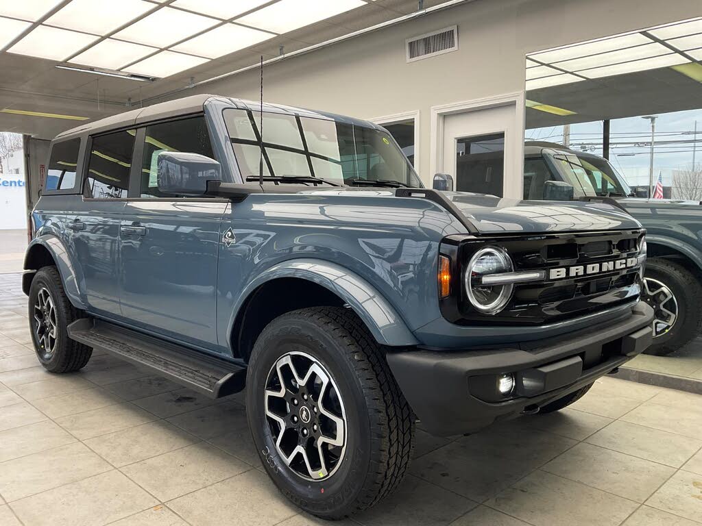 2025 Ford Bronco Outer Banks 4-Door 4WD