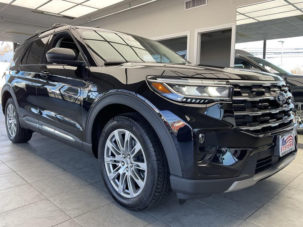 2025 Ford Explorer Active AWD