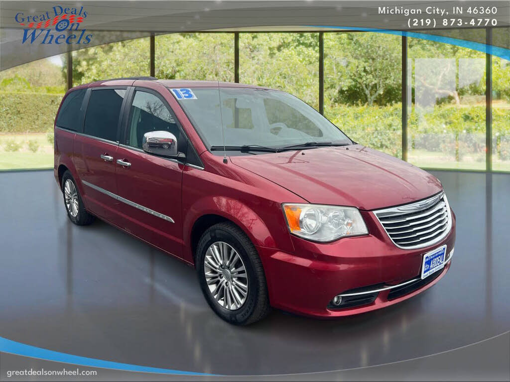 2013 Chrysler Town & Country Touring-L FWD