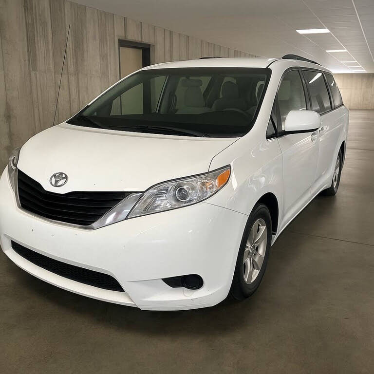 2013 Toyota Sienna LE Mobility 7-Passenger