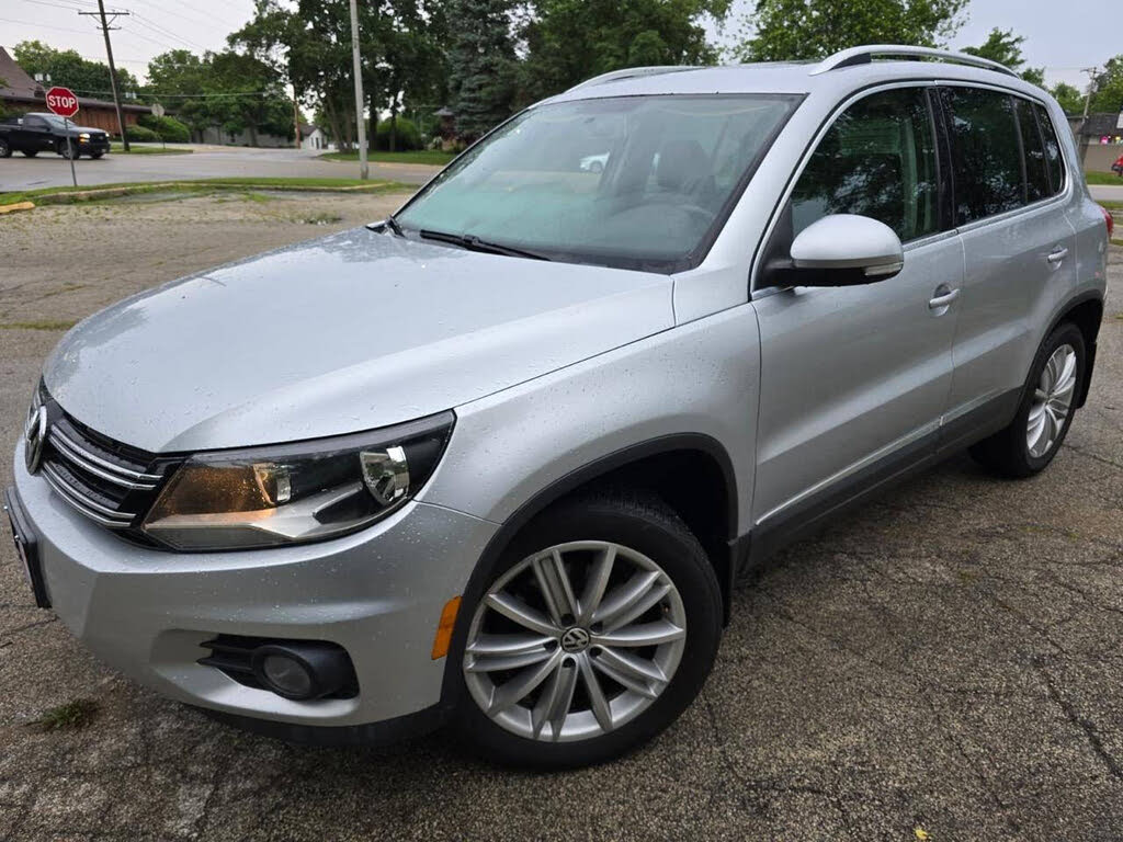 2013 Volkswagen Tiguan SE with Sunroof and Navigation