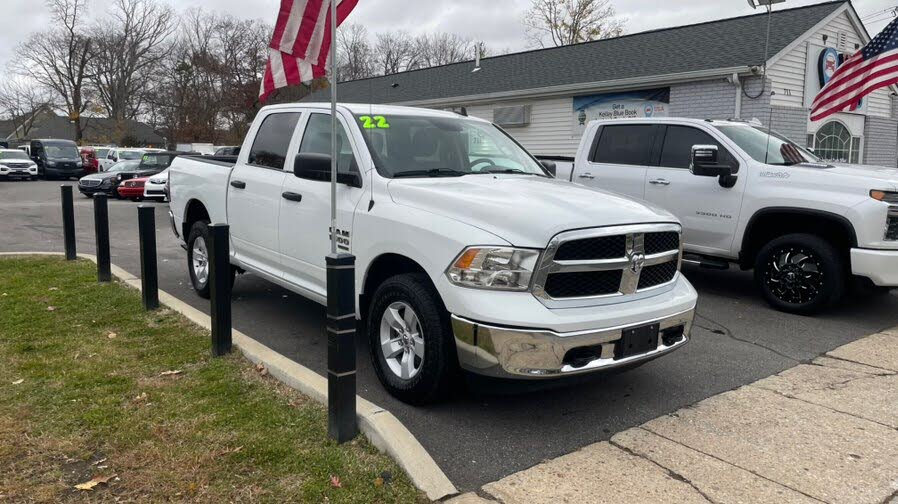 2022 RAM 1500 Classic SLT Crew Cab 4WD