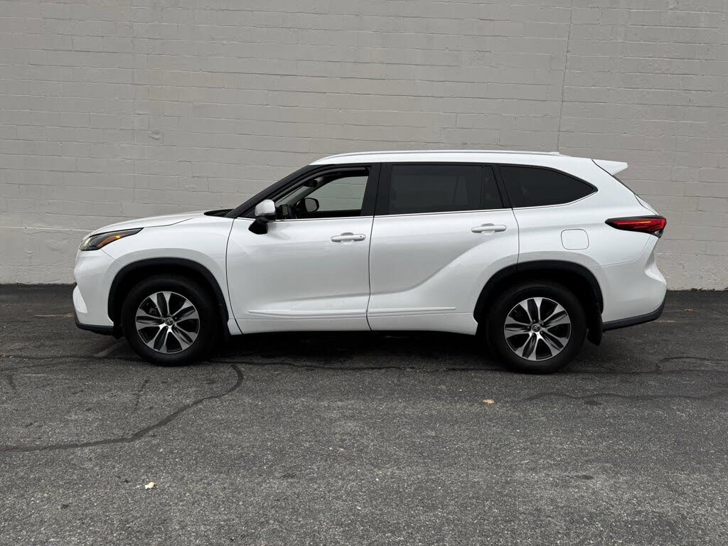 2022 Toyota Highlander XLE AWD