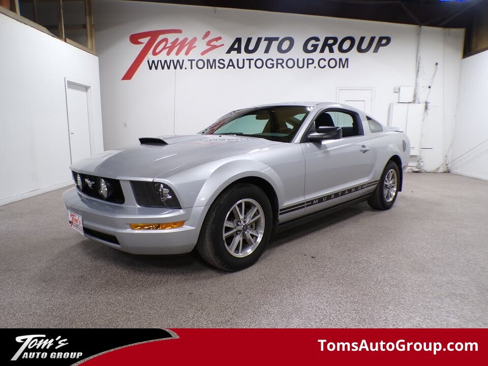 2005 Ford Mustang V6 Deluxe Coupe RWD