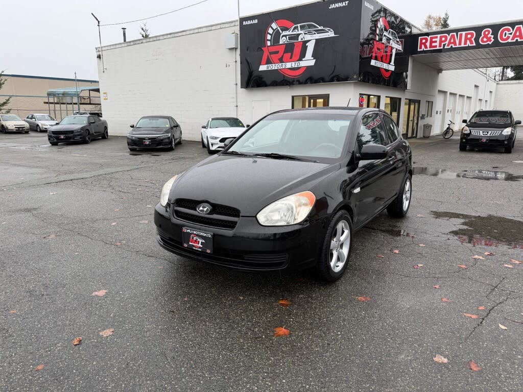2010 Hyundai Accent GL 2-Door Hatchback FWD