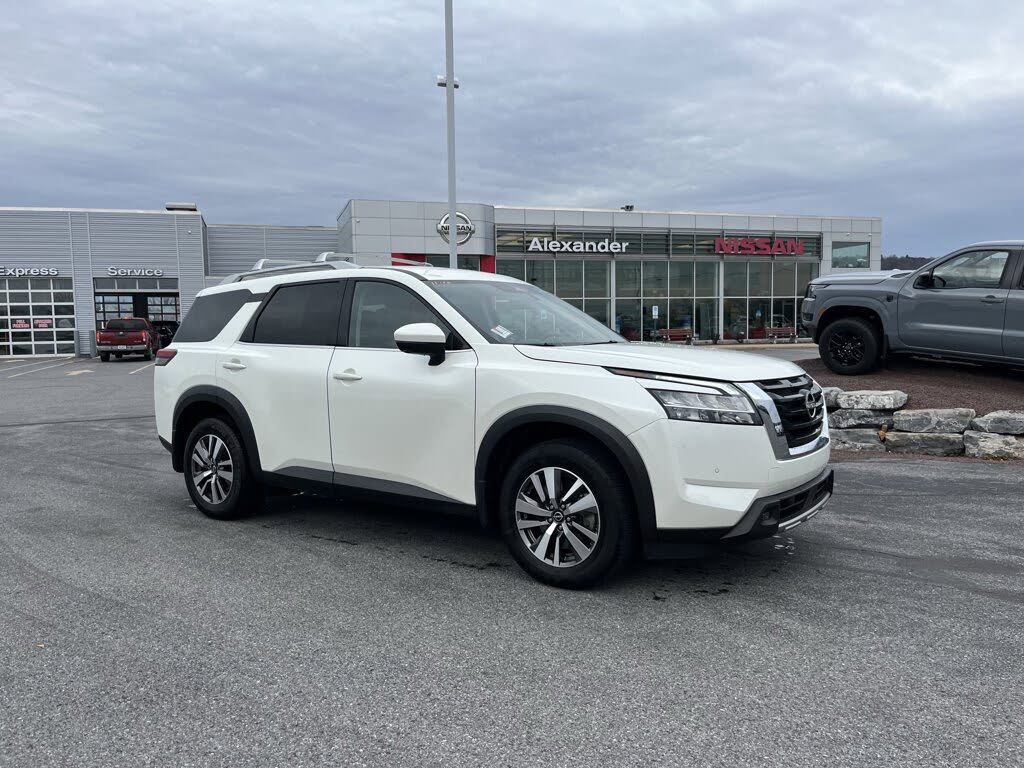 2023 Nissan Pathfinder SL 4WD