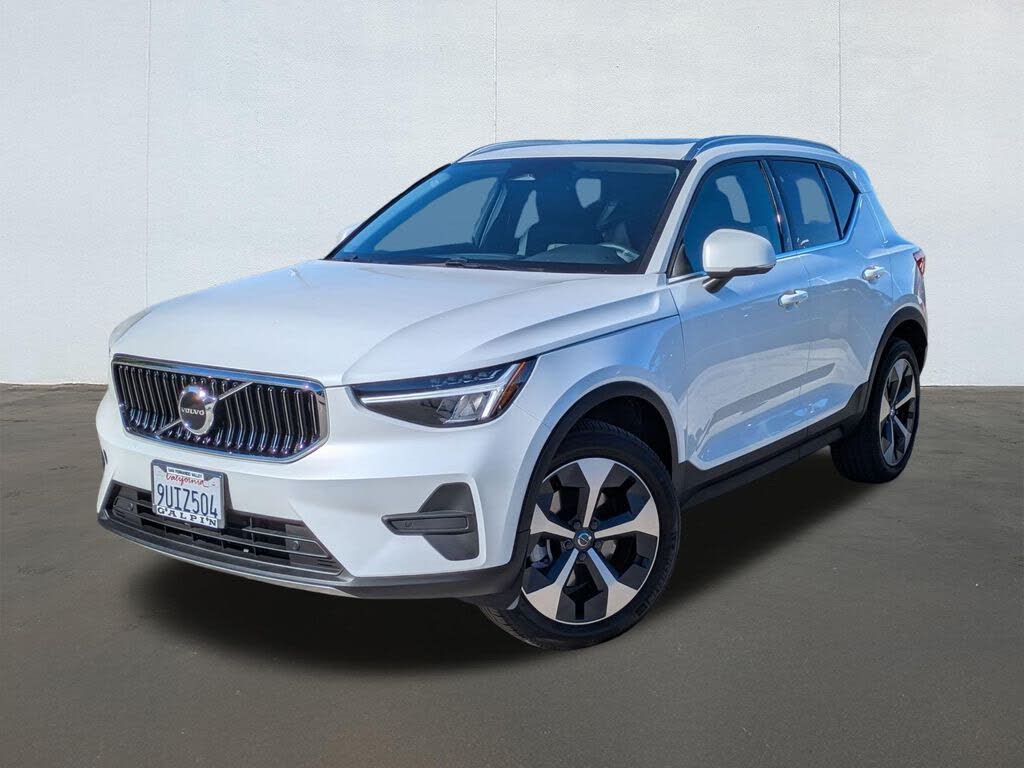 2025 Volvo XC40 B5 Core Bright Theme AWD