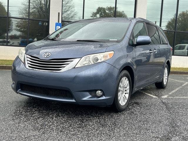 2017 Toyota Sienna XLE 8-Passenger FWD