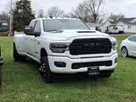 RAM 3500 Laramie Crew Cab LB DRW 4WD