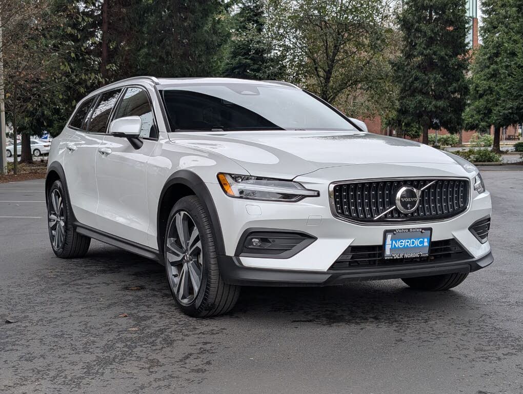 2025 Volvo V60 Cross Country B5 Plus AWD