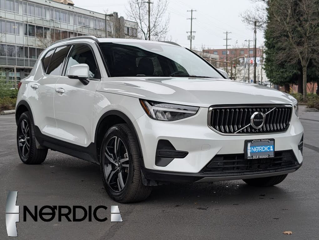 2025 Volvo XC40 B5 Core Bright Theme AWD