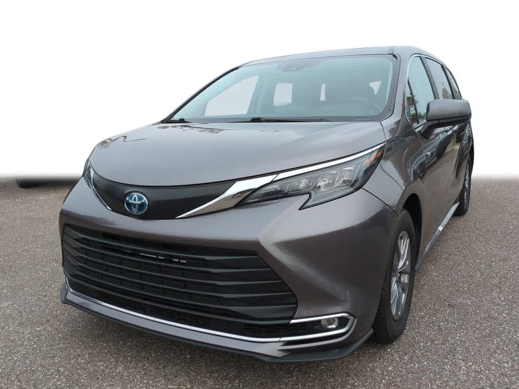 2024 Toyota Sienna XLE 7-Passenger FWD