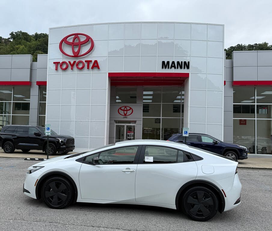 2026 Toyota Prius LE FWD