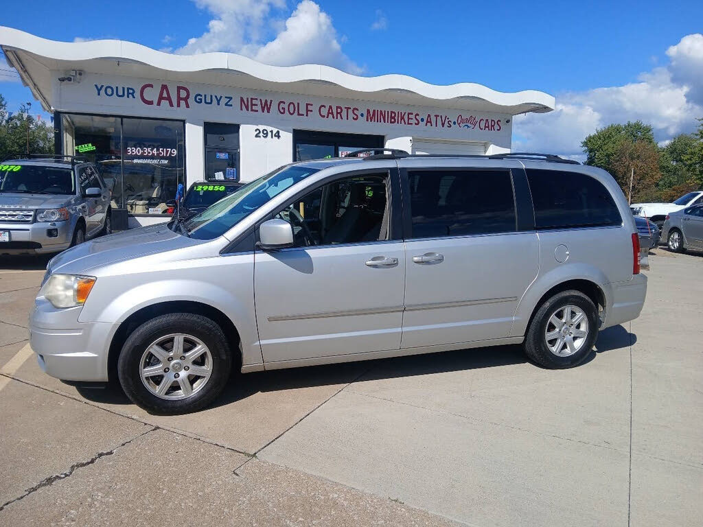 2010 Chrysler Town & Country Touring FWD