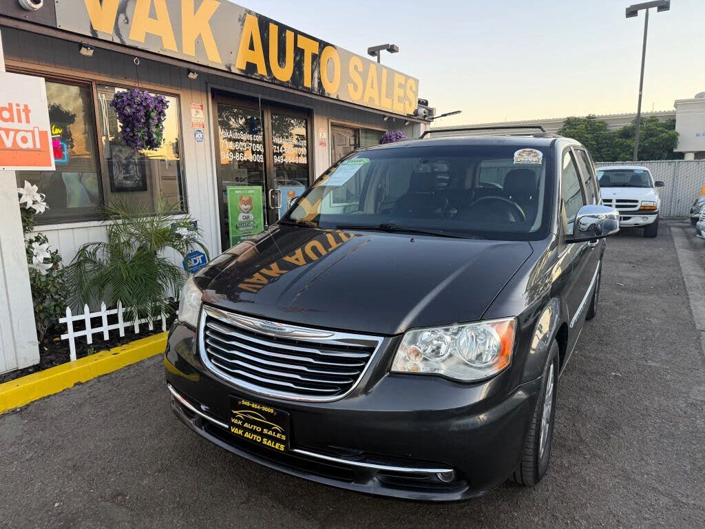 2011 Chrysler Town & Country Touring-L FWD