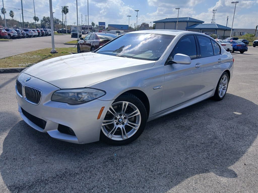2013 BMW 5 Series 528i Sedan RWD