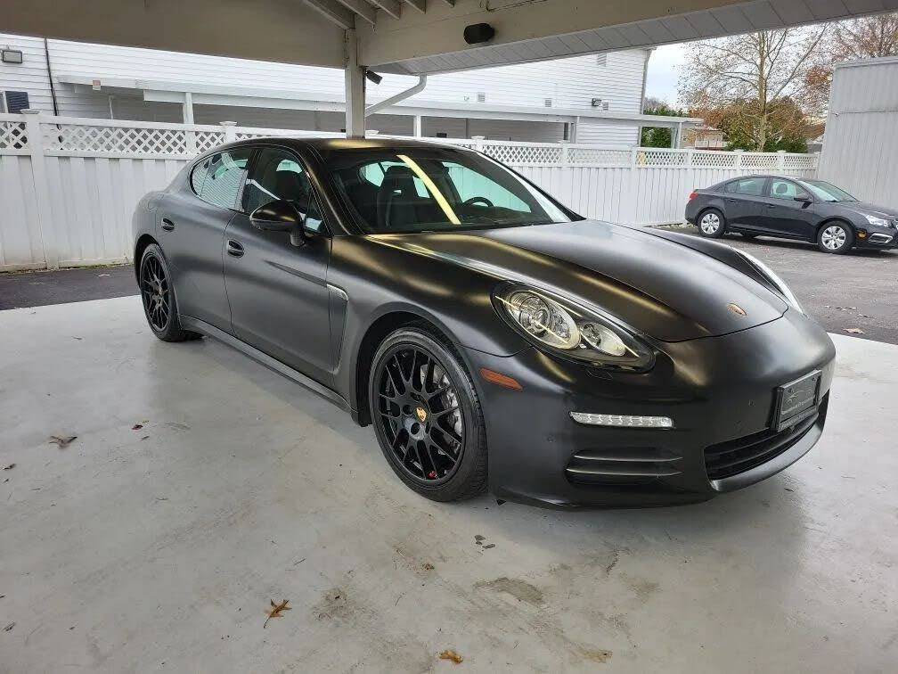 2016 Porsche Panamera 4 Edition