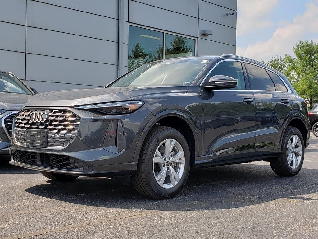 2025 Audi Q5 quattro Premium 40 TFSI
