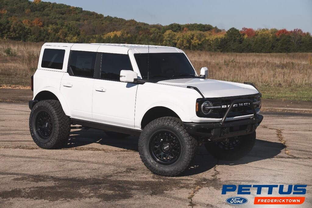 2025 Ford Bronco Outer Banks 4-Door 4WD