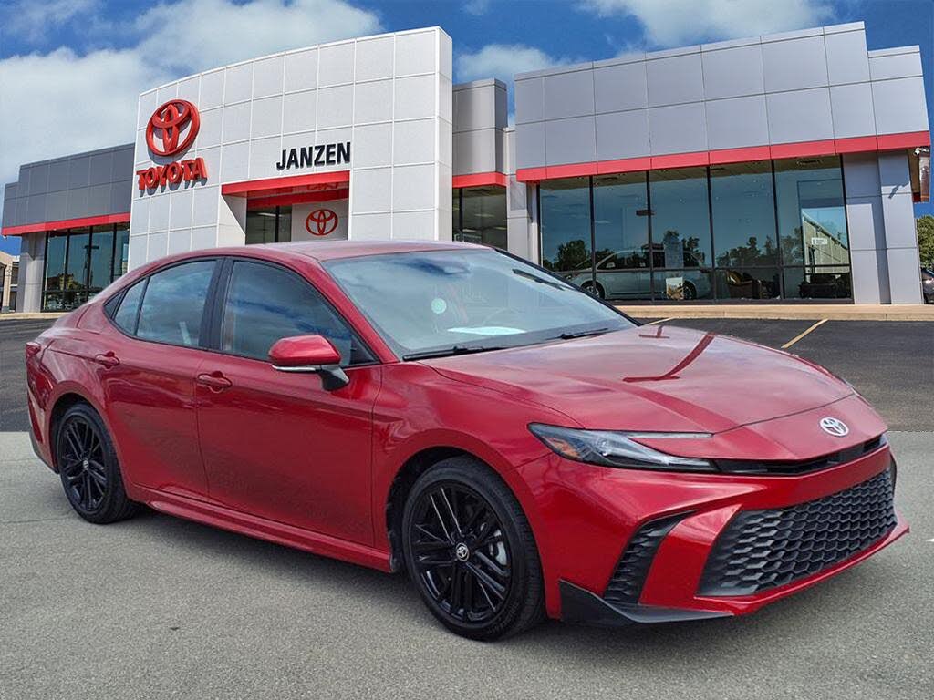 2025 Toyota Camry SE FWD