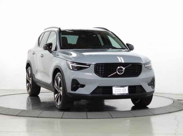 2024 Volvo XC40 B5 Plus Dark Theme AWD