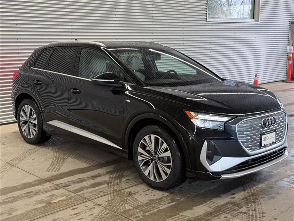 2026 Audi Q4 e-tron quattro Premium 55