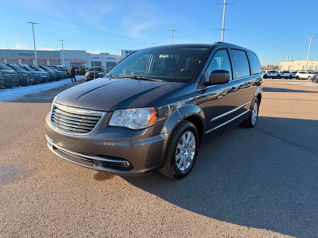 2015 Chrysler Town & Country Touring FWD