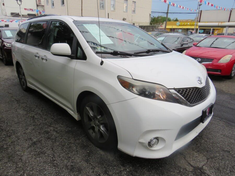 2014 Toyota Sienna SE 8-Passenger