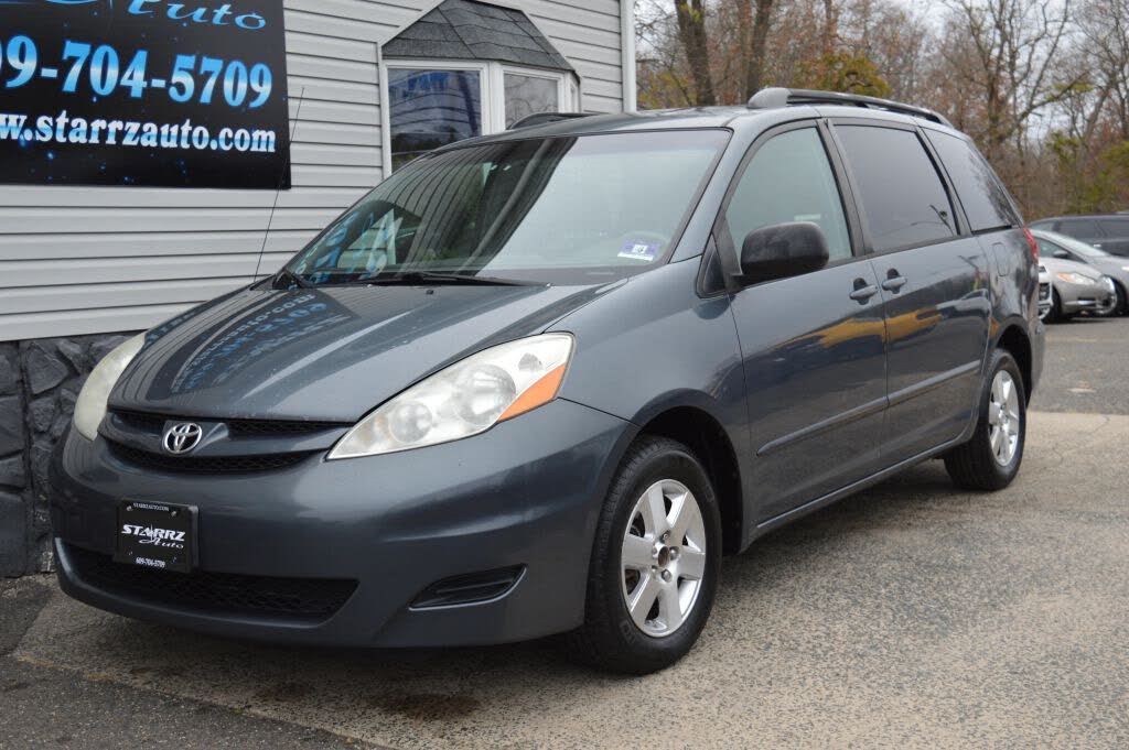 2009 Toyota Sienna LE 8 Passenger