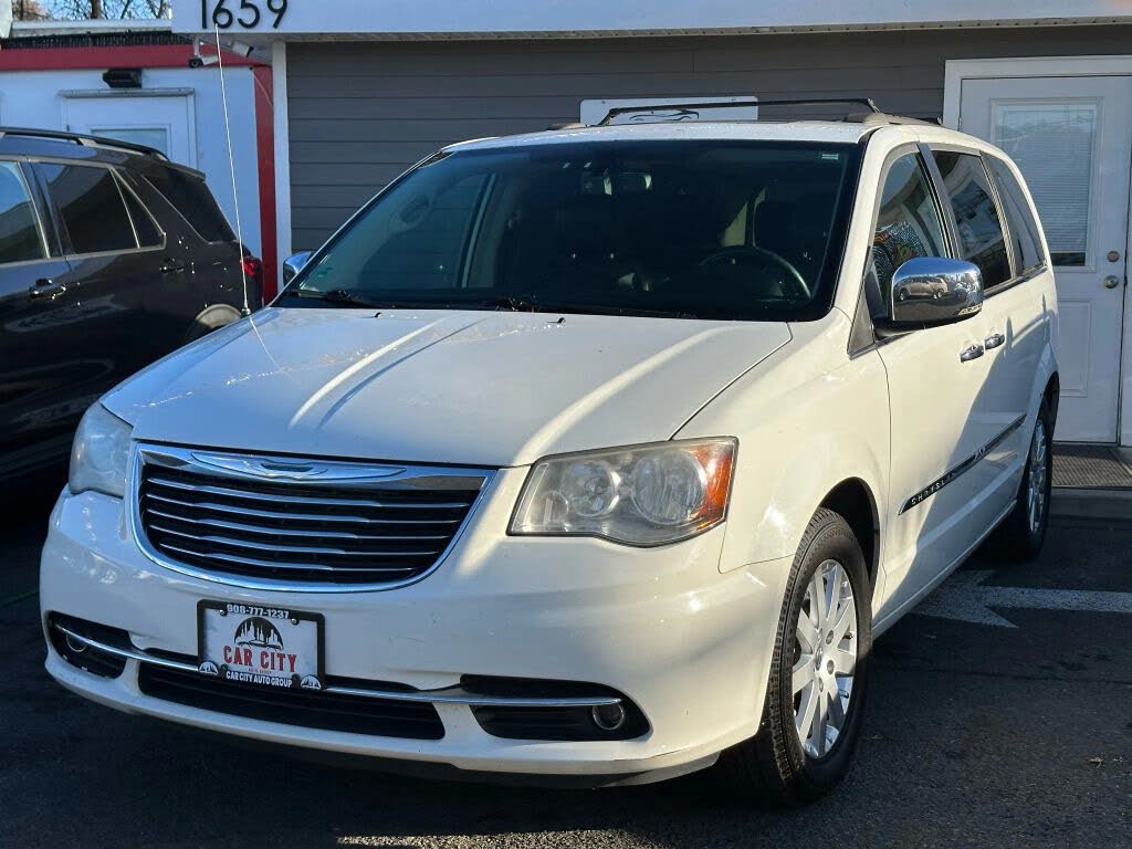 2012 Chrysler Town & Country Touring-L FWD