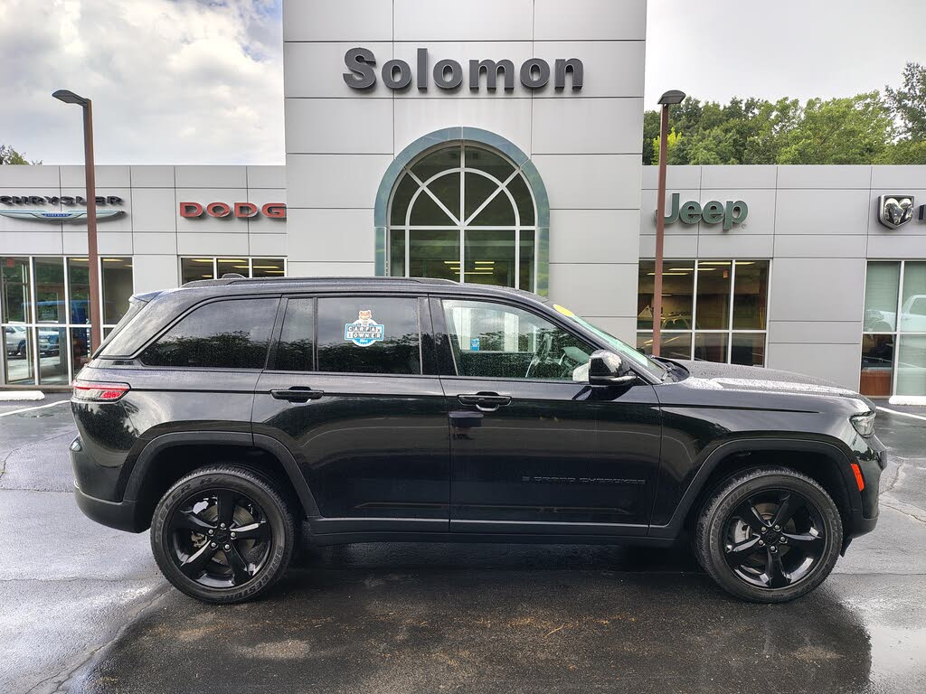 2023 Jeep Grand Cherokee Altitude 4WD