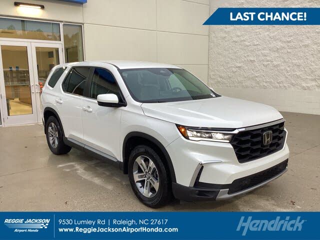 2024 Honda Pilot EX-L AWD with Captains Chairs