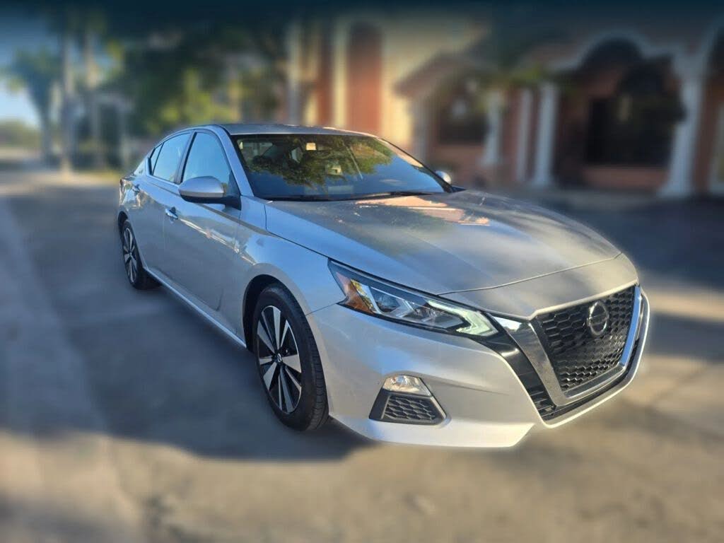 2022 Nissan Altima 2.5 SV FWD