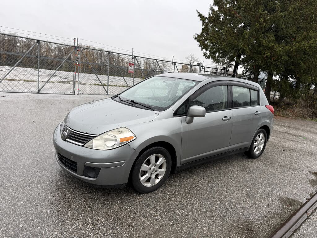 Nissan Versa SL Hatchback 2009