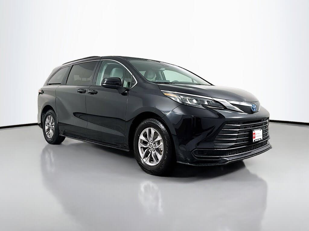 2024 Toyota Sienna LE 8-Passenger FWD