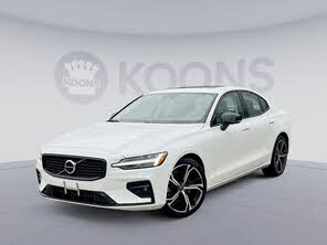 Volvo S60 B5 Plus Dark Theme AWD