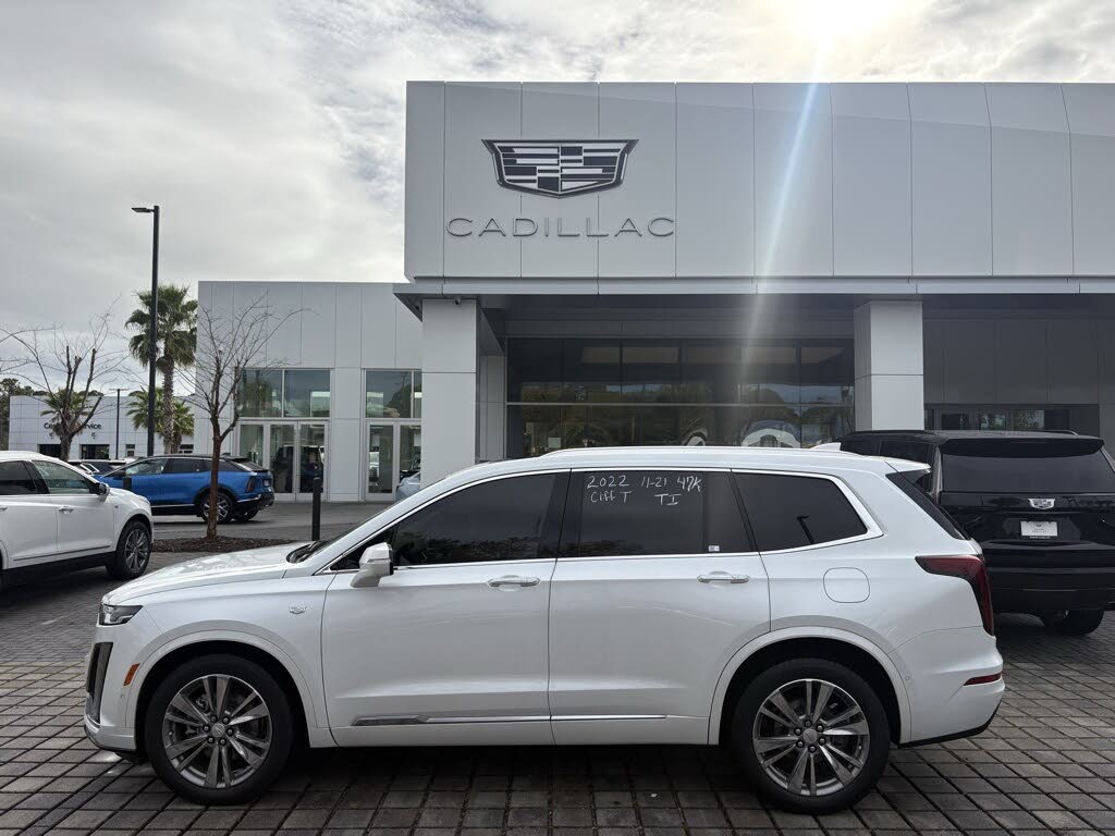 2022 Cadillac XT6 Premium Luxury FWD